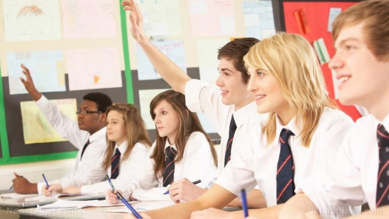 Teens who nap during the day perform better in school