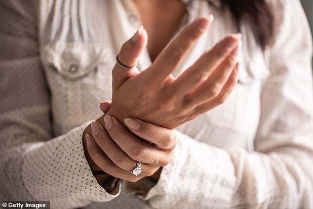 Carpal Tunnel Syndrome Cases Surge 25 Percent in Britain as Experts Link Texting to Quadrupled Risk of Debilitating Wrist Condition